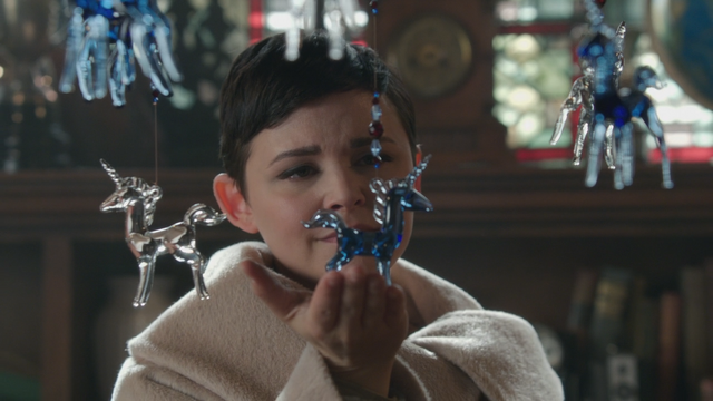 Fichier:3x11 Mary Margaret Blanchard mobile licornes.png