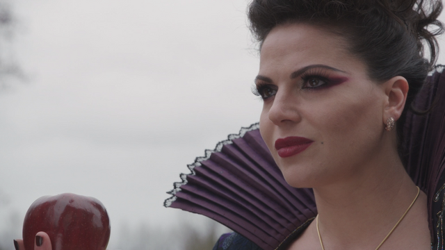 Fichier:1x21 pomme empoisonnée Méchante Reine Regina.png