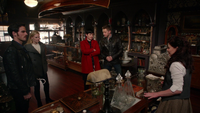 4x15 Boutique antiquités Belle French David Nolan Mary Margaret Blanchard Emma Swan Killian Jones discussion Ténébreux retour