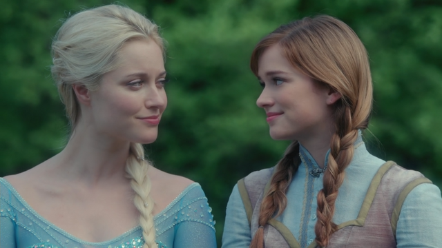 Fichier:4x01 Elsa Anna.png