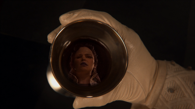 Fichier:2x03 Blanche-Neige reflet calice potion de stérilité.png