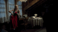 4x18 Cruella d'Enfer premier manteau de fourrure dalmatiens.gif