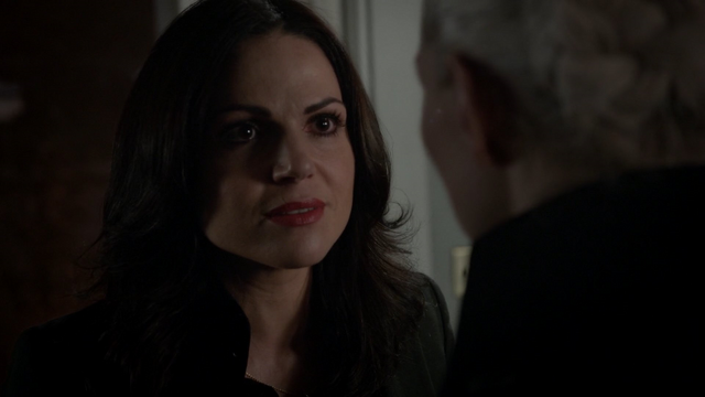 Fichier:5x02 Regina Mills Emma Swan Cygne Noir maison Swan demande furie Saveuse rappel prix magie sauver Robin.png