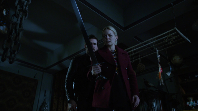 Fichier:6x09 Killian Jones Emma Swan épée plan méchant à tuer boutique d'antiquités.png