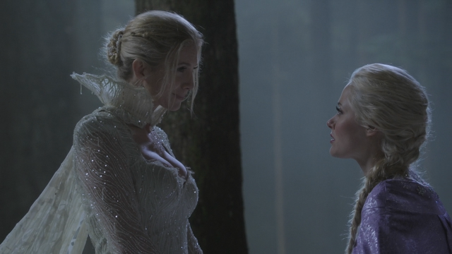 Fichier:4x05 Reine des Neiges sourire Elsa piégée.png