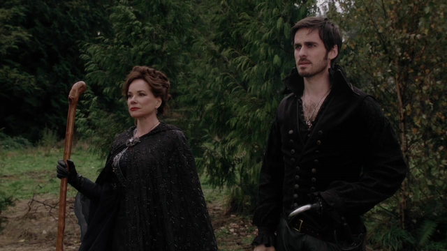 Fichier:2x09 Killian Jones Crochet Cora charme de protection Sort noir.png