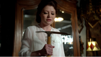 4x06 Belle French pioche boutique d'antiquités promesse retrouvailles Anna.png
