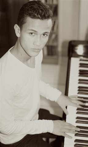 Fichier:Enzo Ratsito.png