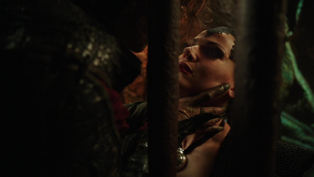 Fichier:Regina Rumplestiltskin menace 1x02.png