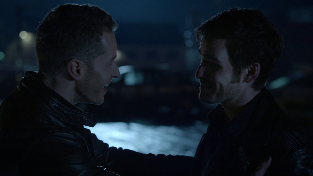Fichier:6x12 David Nolan bras Killian Jones sourires.png