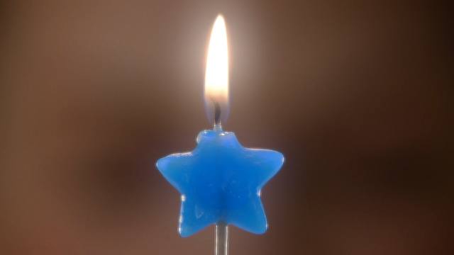 Fichier:6x10 bougie étoile bleue flamme anniversaire.png