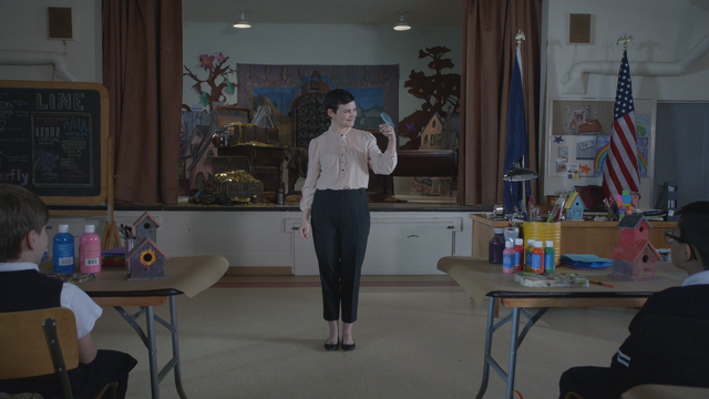 Fichier:6x22 Mary Margaret Blanchard cours ornithologie oiseau bleu main gauche fin heureuse.png