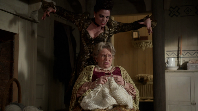 Fichier:6x20 Reine Regina Méchante Reine Mère Lucas Love Doesn't Stand a Chance chanson peur bras couverture d'Emma.png