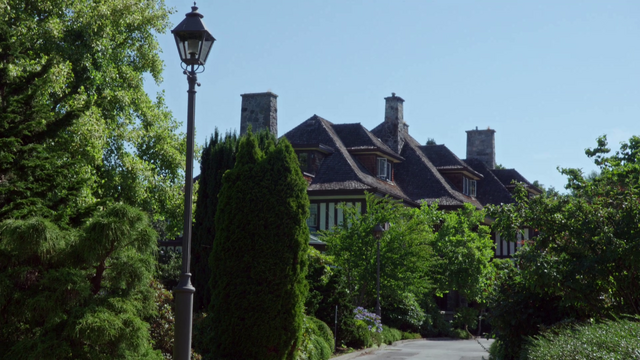 File:401LakesideMansion.png