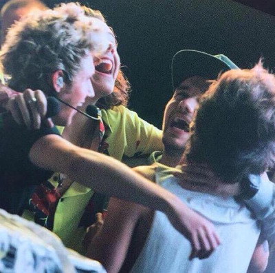 File:Group hug ot4.jpeg