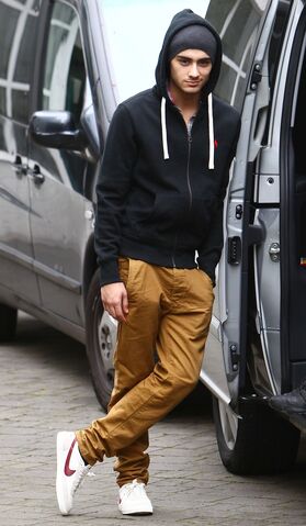 File:Zayn-malik-arriving-at-a-recording-studio-02.jpg