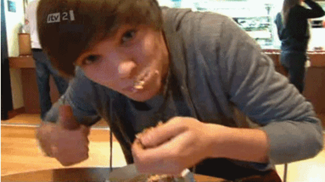 File:Louis-tomlinson-eating-contest.gif