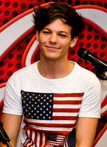 File:American-flag-fashion-louis-tomlinson.jpg