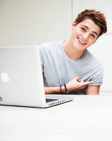 File:Finn Harries.gif