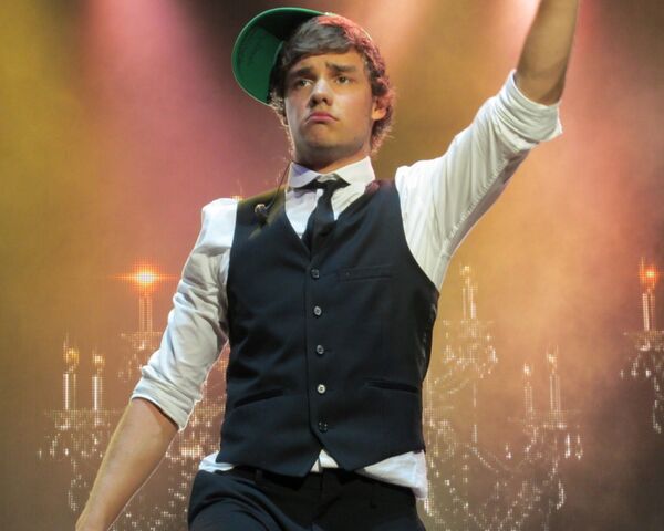 File:Liam-Wallpaper-liam-payne-32527175-1280-1024.jpg