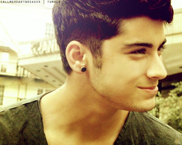 File:ZaynMalik-zayn-malik-30184142-1280-1024.jpg