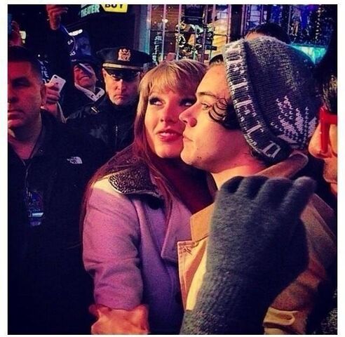File:Harry-styles-taylor-swift-kissing-nye-pic.jpg