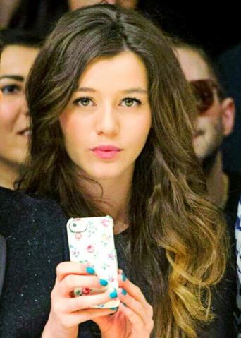 File:Eleanorcalder.png