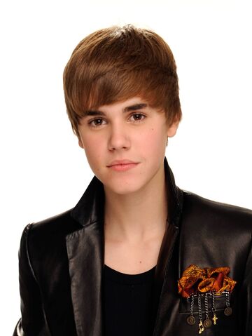 File:Bieber AMAs 2010.jpg