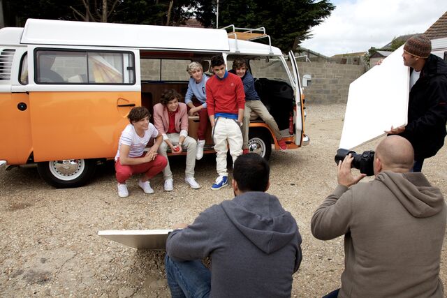File:1D behindthescenes.jpg