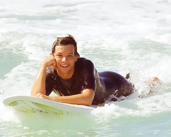 File:Louis tomlinson.jpg