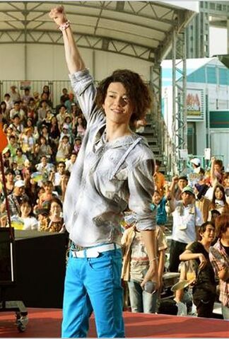 Berkas:Hands UP.jpg