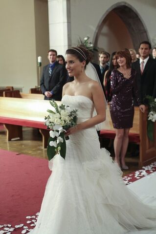 Datei:Brooke-davis-wedding-hair.jpg