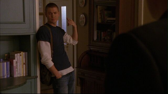 File:214 l wakes up @ dans house.jpg