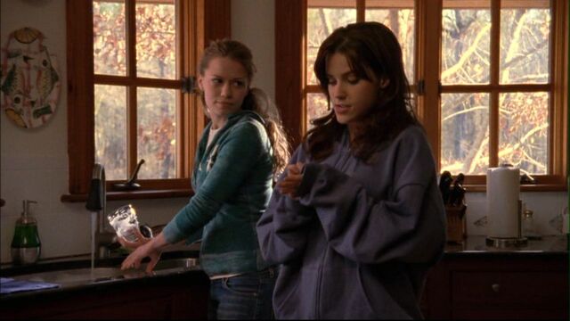 File:318 b tries to steal hs ring.jpg