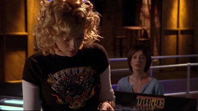 Datei:Karen-and-peyton-one-tree-hill-moms-2978120-1280-720.jpg