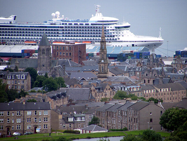 File:Grand princess visits greenock.jpg