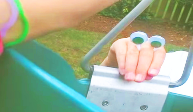 File:Another Oobi Vacation - King of the Swing.png