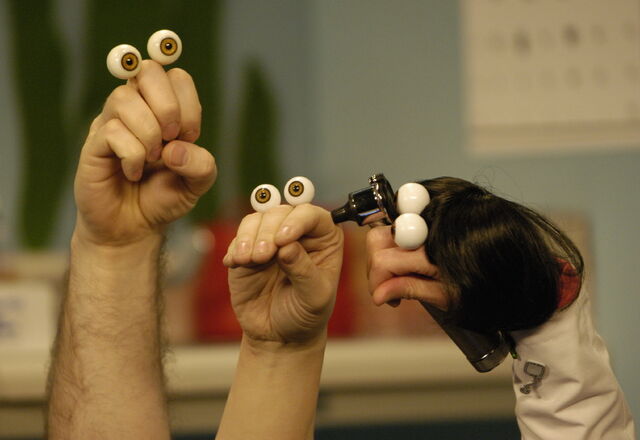 File:Noggin Oobi Grampu Dr Rose Doctor Hand Puppets Characters Nick Jr. Nickelodeon.jpg