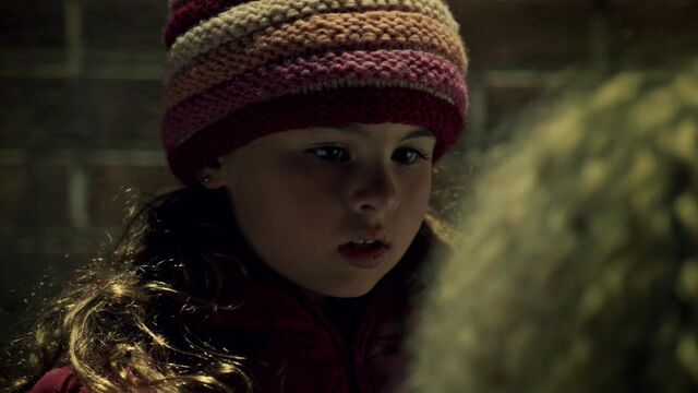 File:OrphanBlackS01E08-2511.jpg