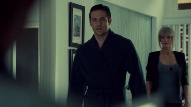File:OrphanBlackS01E07-1229.jpg