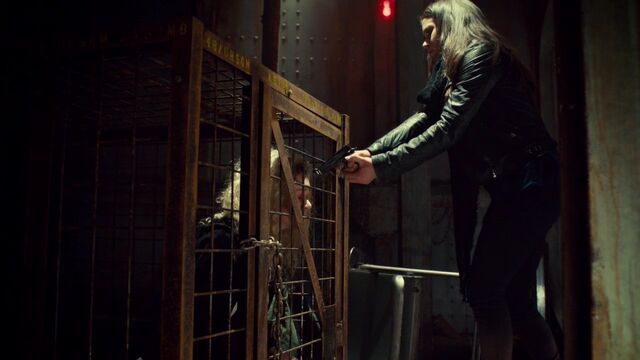 File:OrphanBlackS01E092099.jpg