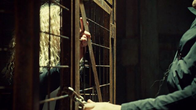 File:OrphanBlackS01E090766.jpg