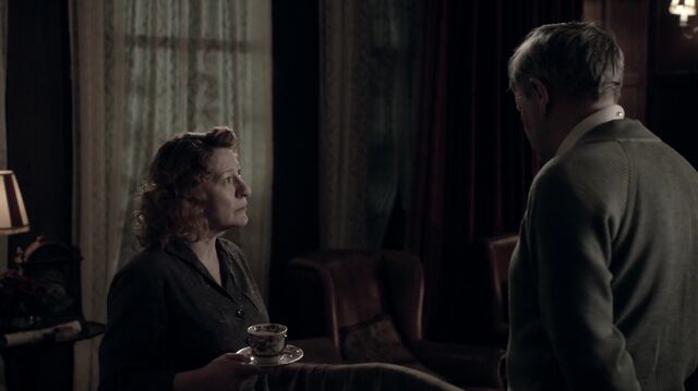 File:Mrs. Graham S01E08-2.jpg