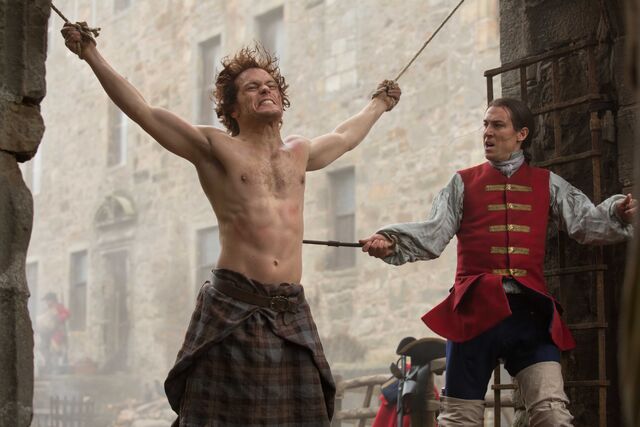 File:Sam+Heughan+as+Jamie+Fraser+and+Tobias+Menzieas+as+Capt+Black+Ja.jpg