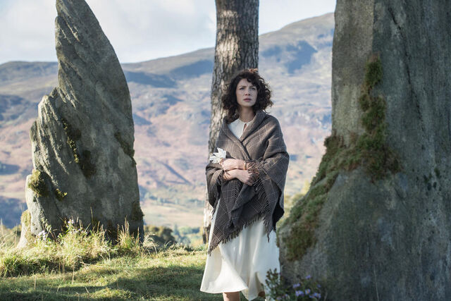 File:Outlanderstill-claire.jpg