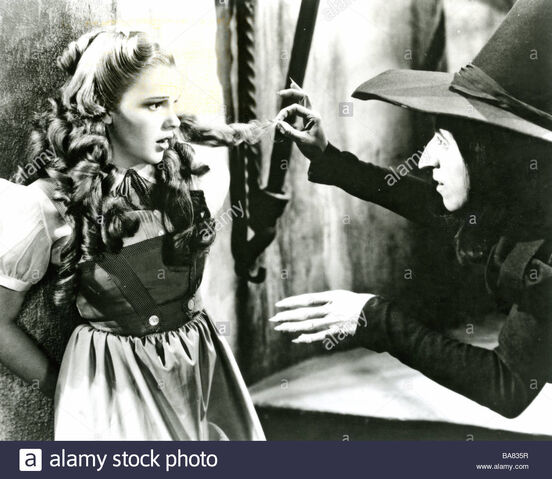 File:The-wizard-of-oz-1939-mgm-film-with-judy-garland-as-dorothy-and-margaret-BA835R.jpg