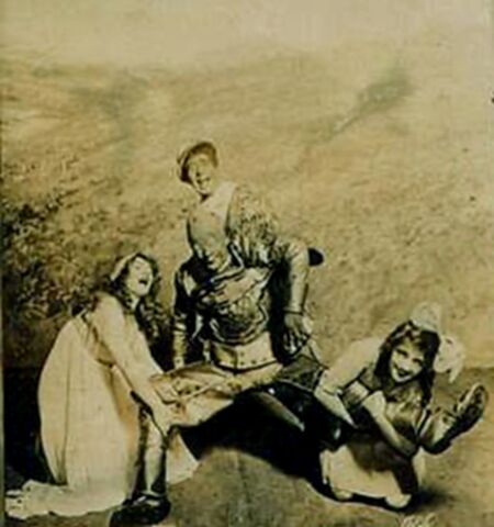 File:SettingUpTikTok ActISceneII TikTokManofOz.jpg