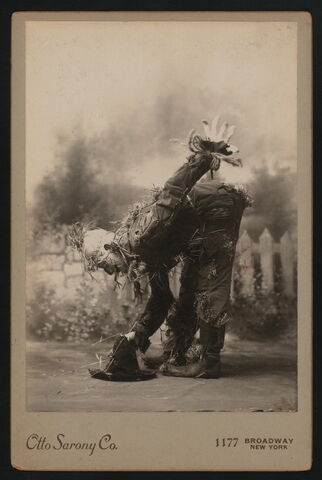 File:Scarecrow1902.jpg