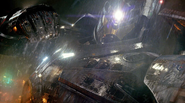 File:Jaeger ready punch out a Kaiju creature.jpg