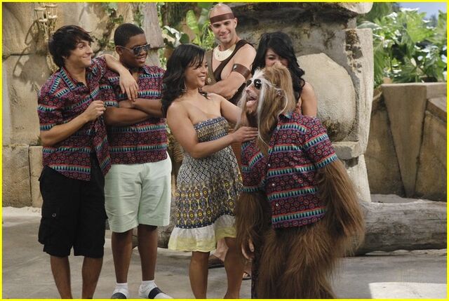 File:Mitchel-musso-wild-things-kelsey-chow-teen-vogue-03.jpg